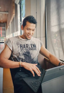 กวินทร์-ธรรมสัจจานันท์-age