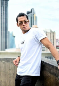 กวินทร์-ธรรมสัจจานันท์-blue กวินทร์-ธรรมสัจจานันท์-blue