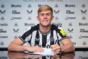 ลูอิส-ฮอลล์-(20)