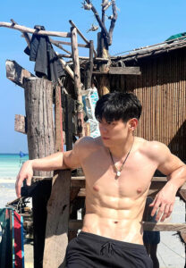 gap-jakarin-puribhat-(12)