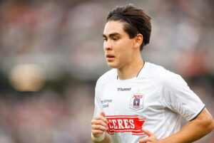 Eric-Kahl-(15) Eric-Kahl-(15)