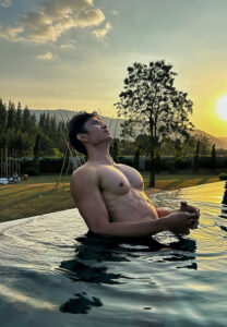 Apiwat-M-Em-(10) Apiwat-M-Em-(10)