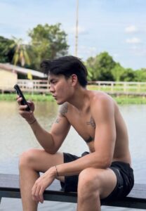 Varis-Kamthornthip-030-Charming