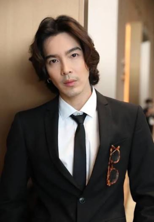 ภาพบุคคลประกอบหัวข้อ จุดเริ่มต้นจากมิวสิกวิดีโอและงานโทรทัศน์