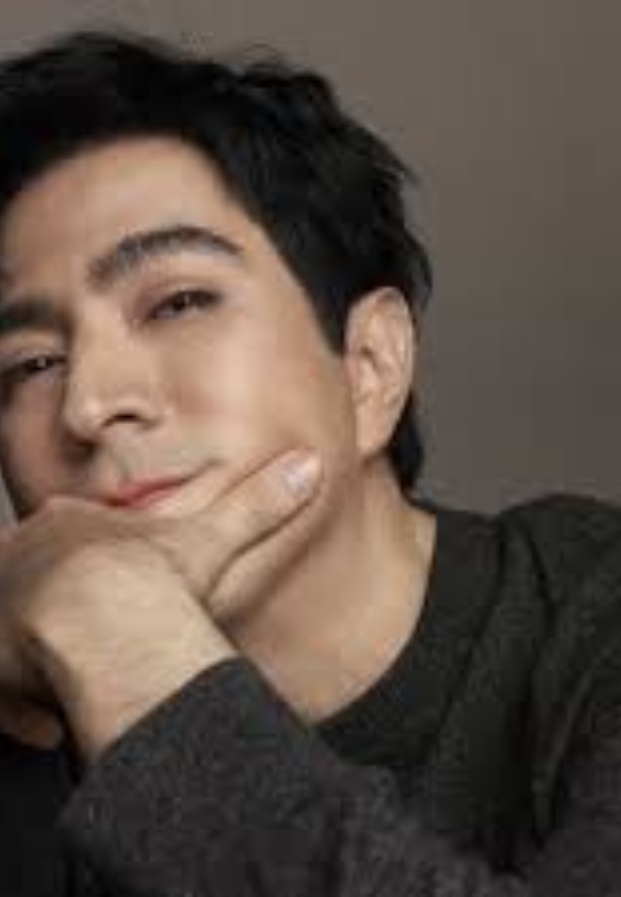 ภาพบุคคลประกอบหัวข้อ จุดเริ่มต้นจากนายแบบสู่พระเอกภาพยนตร์