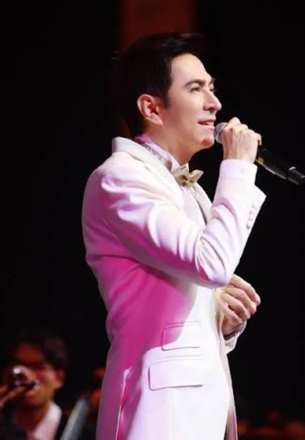 ภาพบุคคลประกอบหัวข้อ ชีวิตครอบครัวและลูกทั้งสองคน