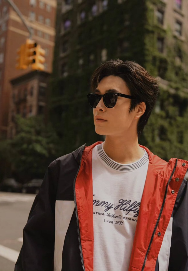 เจมีไนน์ นรวิชญ์ ลุคแว่นกันแดดกลางแจ้ง