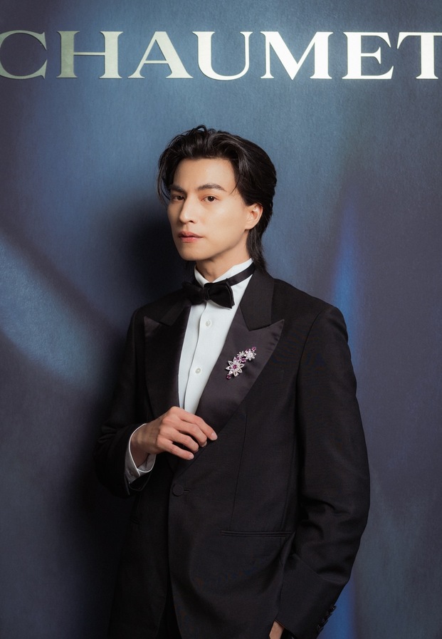 กลัฟ คณาวุฒิ สวมสูทในงาน CHAUMET