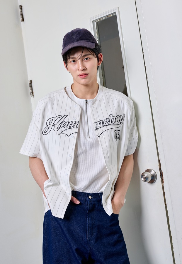ปอนด์ ณราวิชญ์ ลุคลำลองเสื้อกีฬา