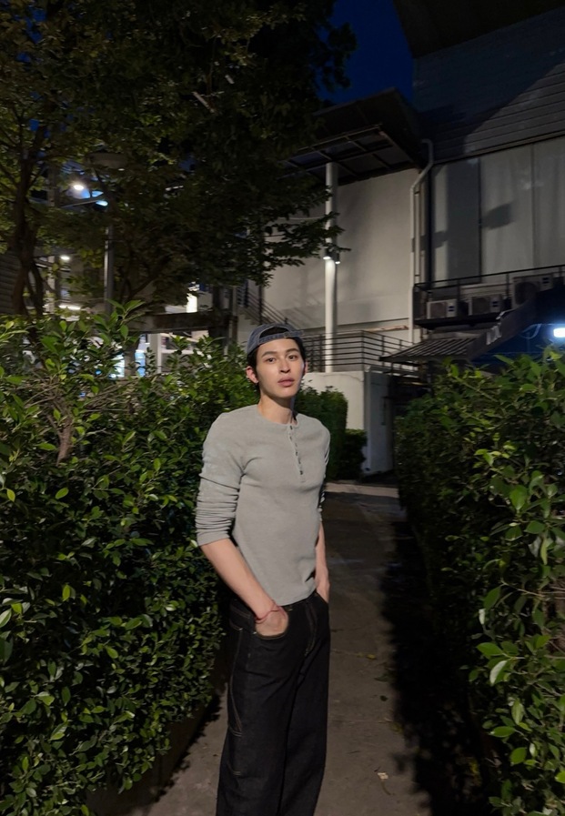 ปอนด์ ณราวิชญ์ ถ่ายภาพกลางแจ้งยามค่ำ