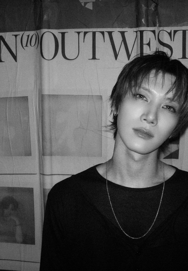 เตนล์ NCT ภาพพอร์ตเทรตขาวดำ