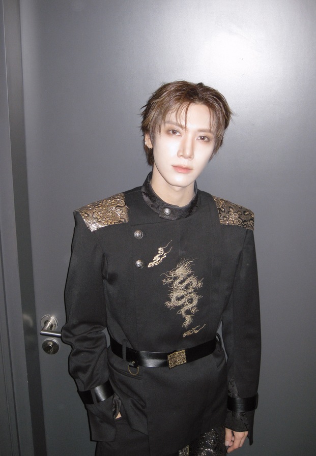 เตนล์ NCT ชุดแสดงบนเวที
