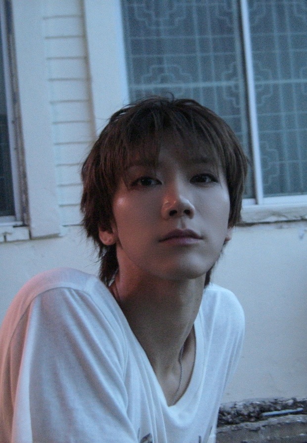 เตนล์ NCT ภาพพอร์ตเทรตริมหน้าต่าง